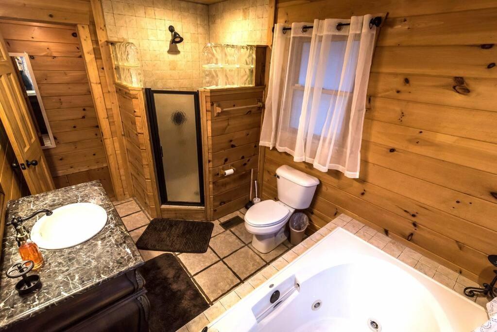 Private Creekside Cabin+Hot Tub,Pool Table, & Pets Ellijay Ngoại thất bức ảnh
