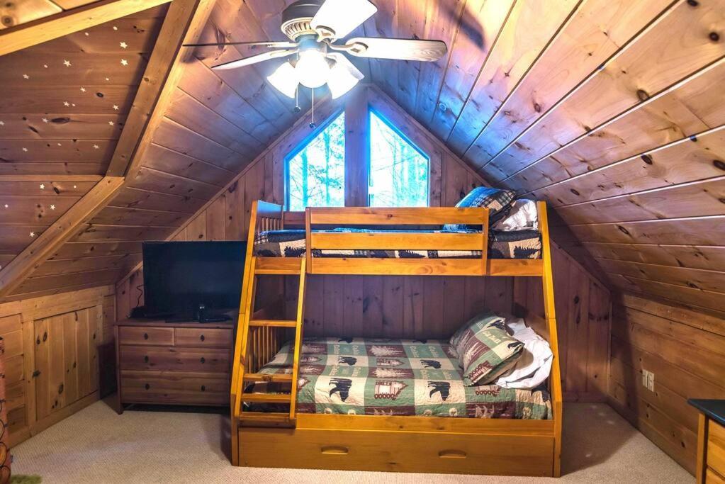 Private Creekside Cabin+Hot Tub,Pool Table, & Pets Ellijay Ngoại thất bức ảnh