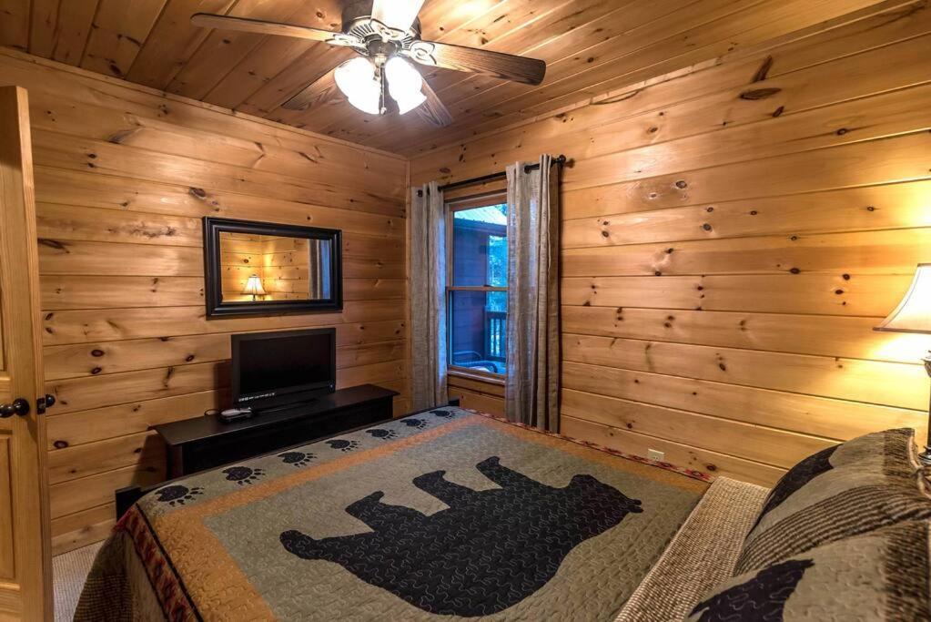 Private Creekside Cabin+Hot Tub,Pool Table, & Pets Ellijay Ngoại thất bức ảnh
