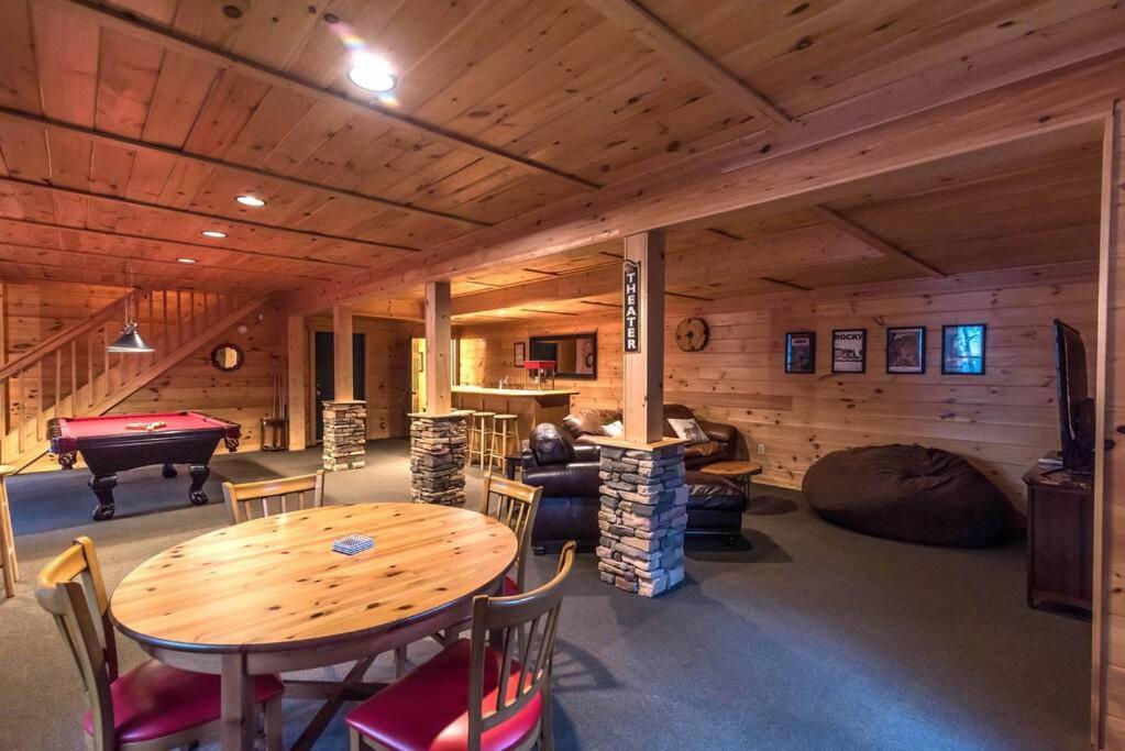 Private Creekside Cabin+Hot Tub,Pool Table, & Pets Ellijay Ngoại thất bức ảnh
