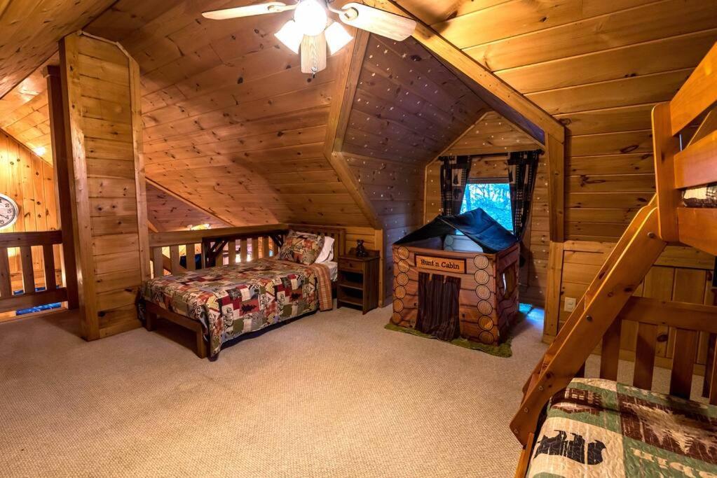Private Creekside Cabin+Hot Tub,Pool Table, & Pets Ellijay Ngoại thất bức ảnh