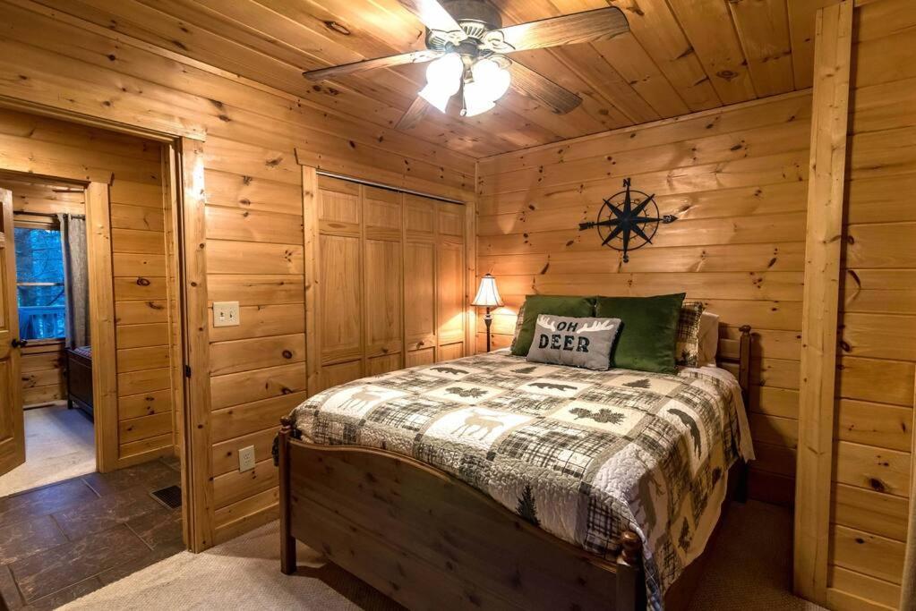 Private Creekside Cabin+Hot Tub,Pool Table, & Pets Ellijay Ngoại thất bức ảnh