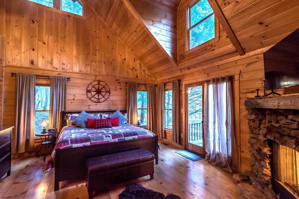 Private Creekside Cabin+Hot Tub,Pool Table, & Pets Ellijay Ngoại thất bức ảnh