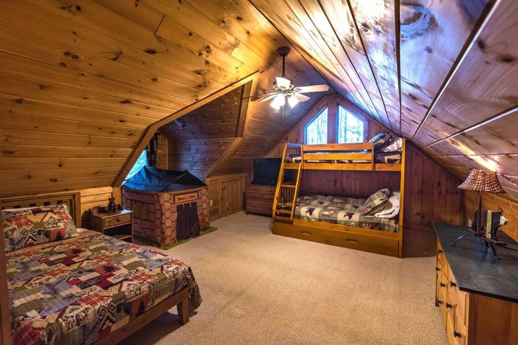 Private Creekside Cabin+Hot Tub,Pool Table, & Pets Ellijay Ngoại thất bức ảnh
