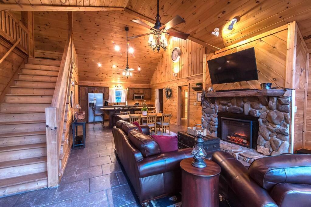 Private Creekside Cabin+Hot Tub,Pool Table, & Pets Ellijay Ngoại thất bức ảnh