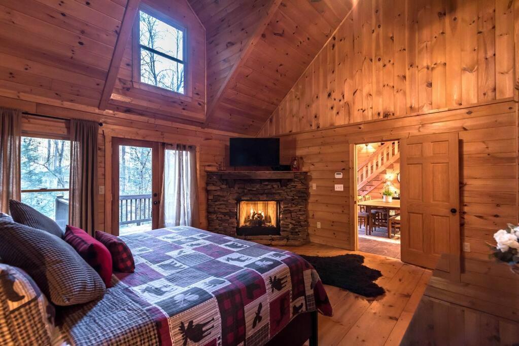 Private Creekside Cabin+Hot Tub,Pool Table, & Pets Ellijay Ngoại thất bức ảnh