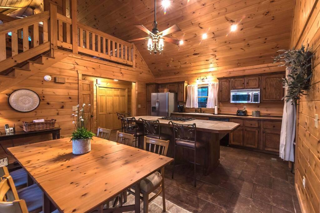 Private Creekside Cabin+Hot Tub,Pool Table, & Pets Ellijay Ngoại thất bức ảnh