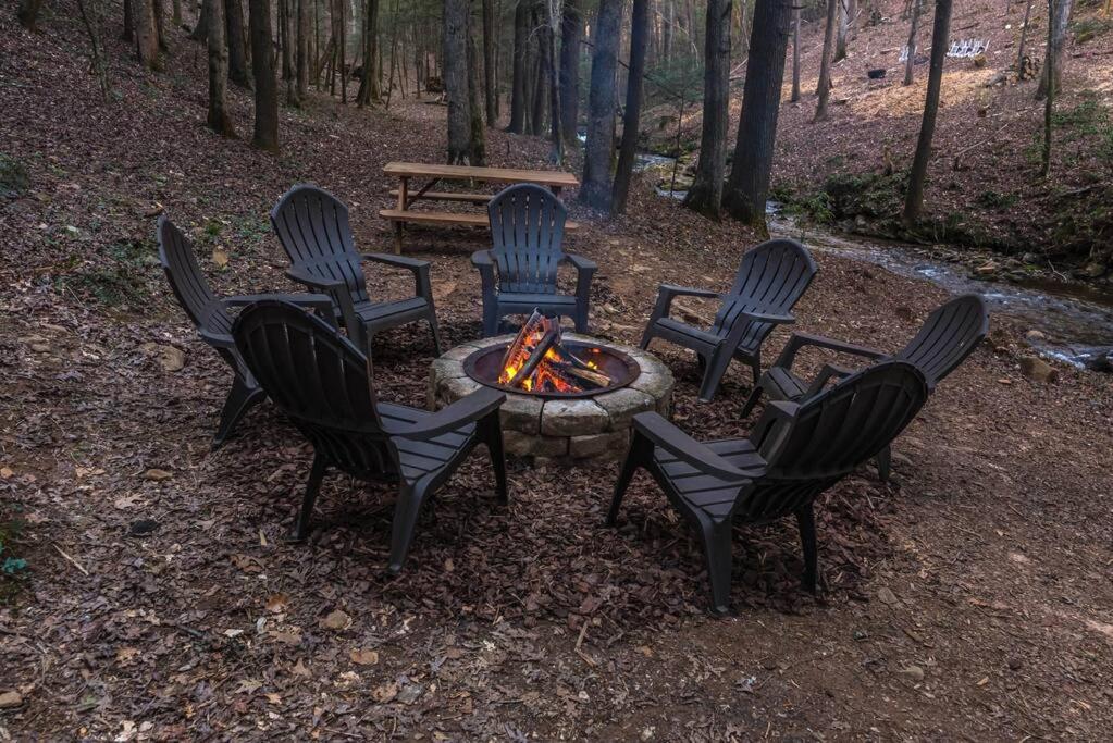 Private Creekside Cabin+Hot Tub,Pool Table, & Pets Ellijay Ngoại thất bức ảnh