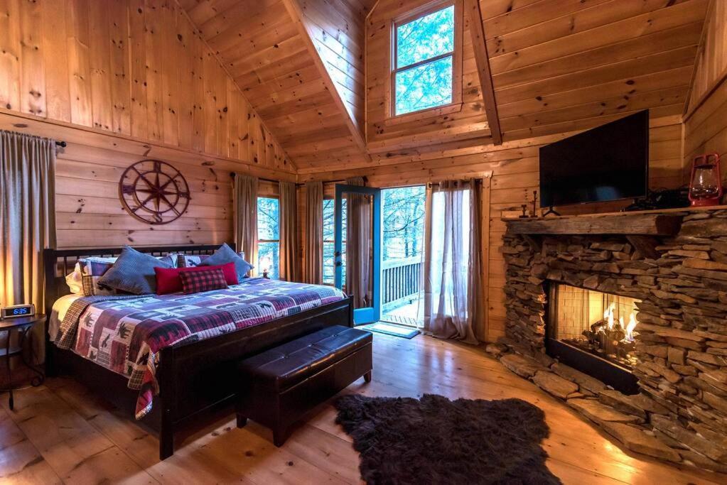 Private Creekside Cabin+Hot Tub,Pool Table, & Pets Ellijay Ngoại thất bức ảnh