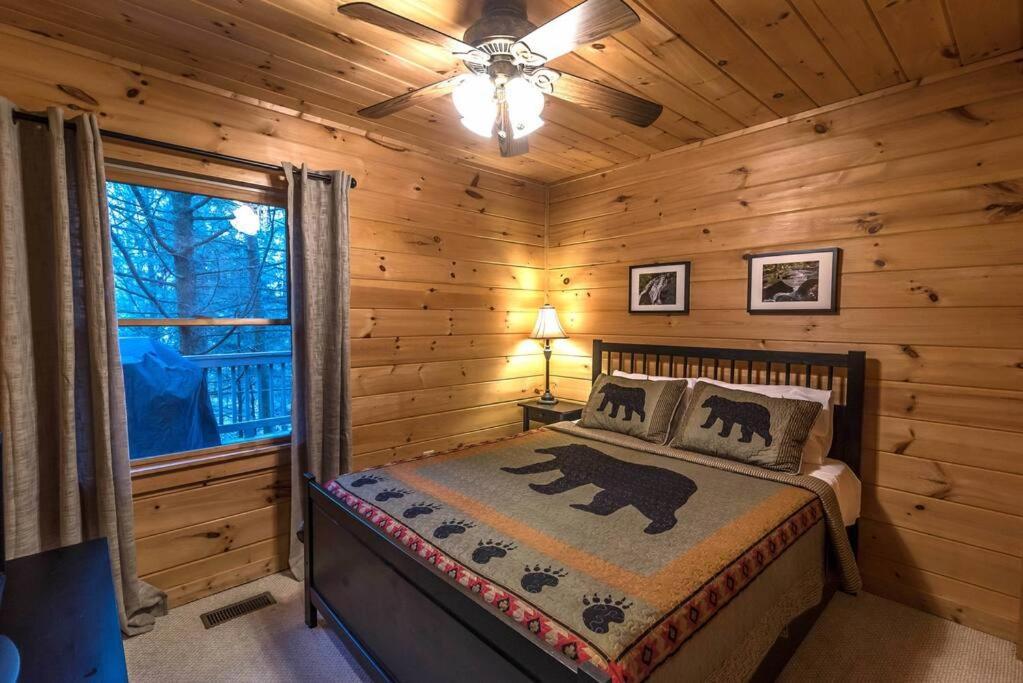 Private Creekside Cabin+Hot Tub,Pool Table, & Pets Ellijay Ngoại thất bức ảnh