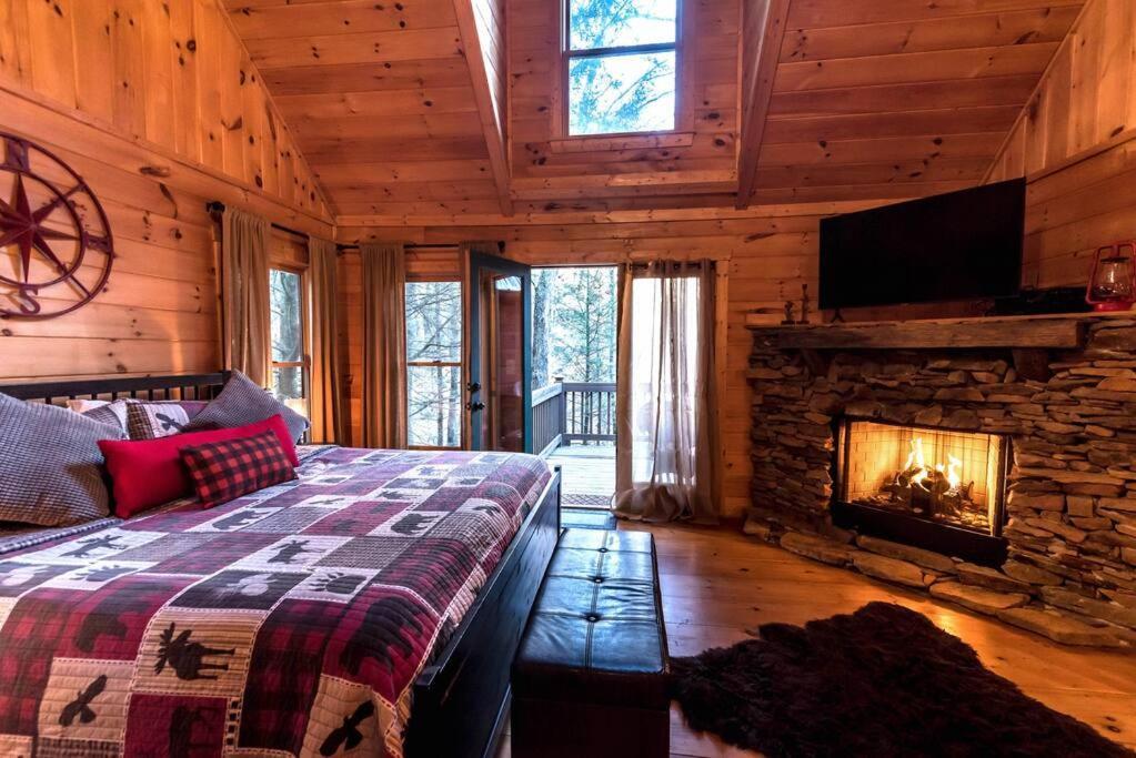 Private Creekside Cabin+Hot Tub,Pool Table, & Pets Ellijay Ngoại thất bức ảnh