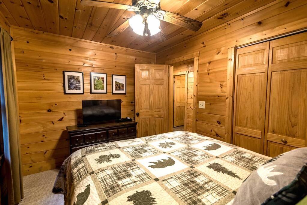 Private Creekside Cabin+Hot Tub,Pool Table, & Pets Ellijay Ngoại thất bức ảnh