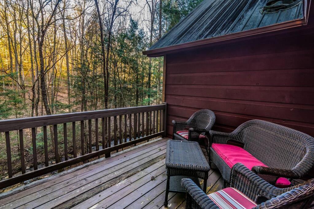 Private Creekside Cabin+Hot Tub,Pool Table, & Pets Ellijay Ngoại thất bức ảnh